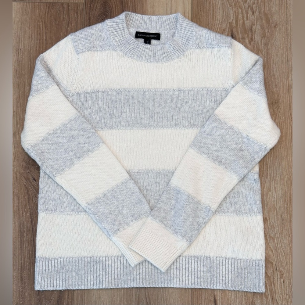Banana Republic Wide Stripes Crewneck Sweater Grey - White / Size S / Cotton